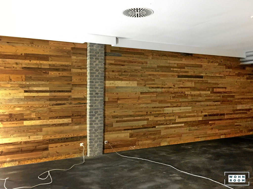 wandverkleidung_holz_scheunenholz_braun_8mm_kartonware_shop.wohn-room_altholz_holzwand_holzpaneele_wandpaneele_wandverkleidung_wohn-room