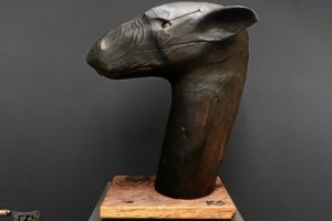 no-54_bulli_rainer-soentgerath_holzsculptur_kiefer